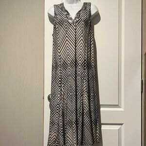 Chic Sleeveless Black and Cream Patterned Midi Dress